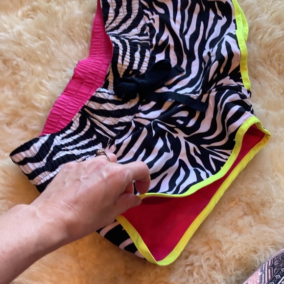 Women’s size small reversible zebra & pink short shorts - Picture 6 of 7